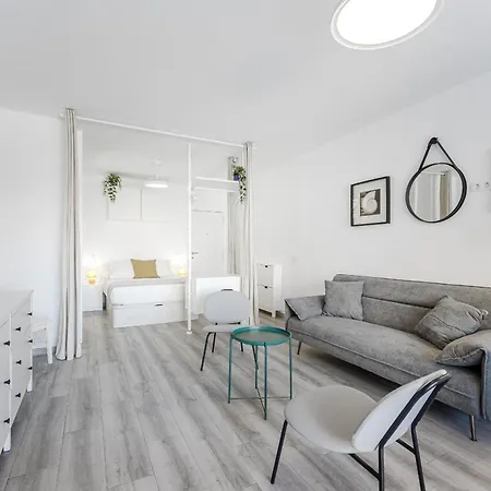 Apartman Estudio, *